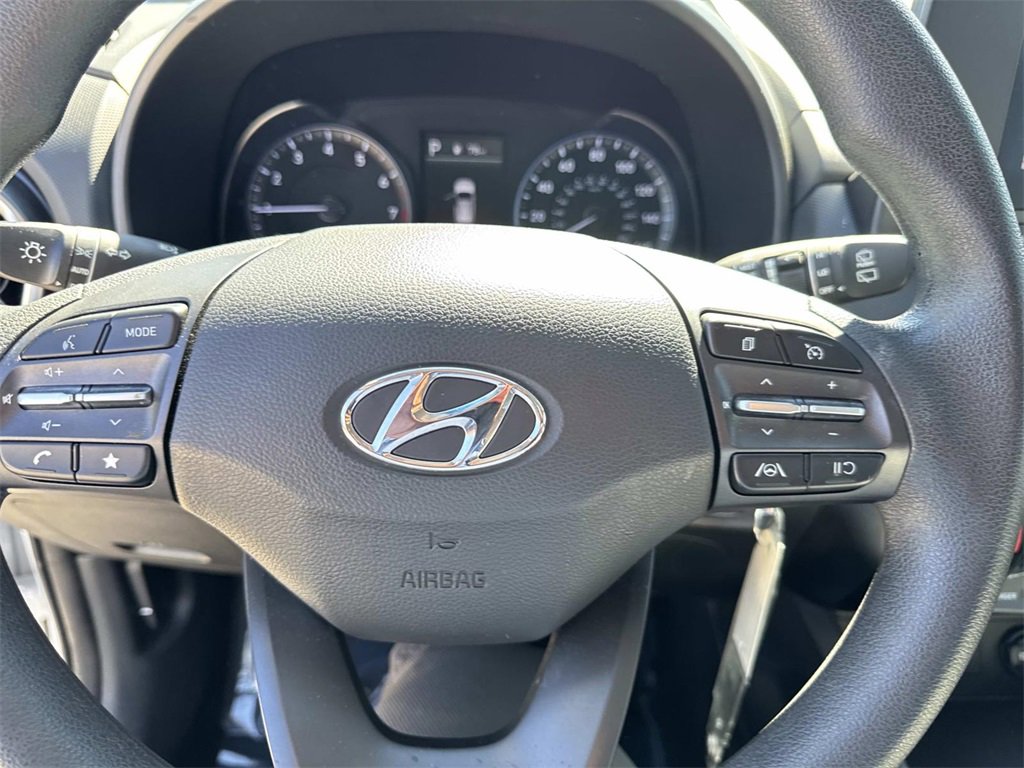Used 2023 Hyundai Kona SE image 17
