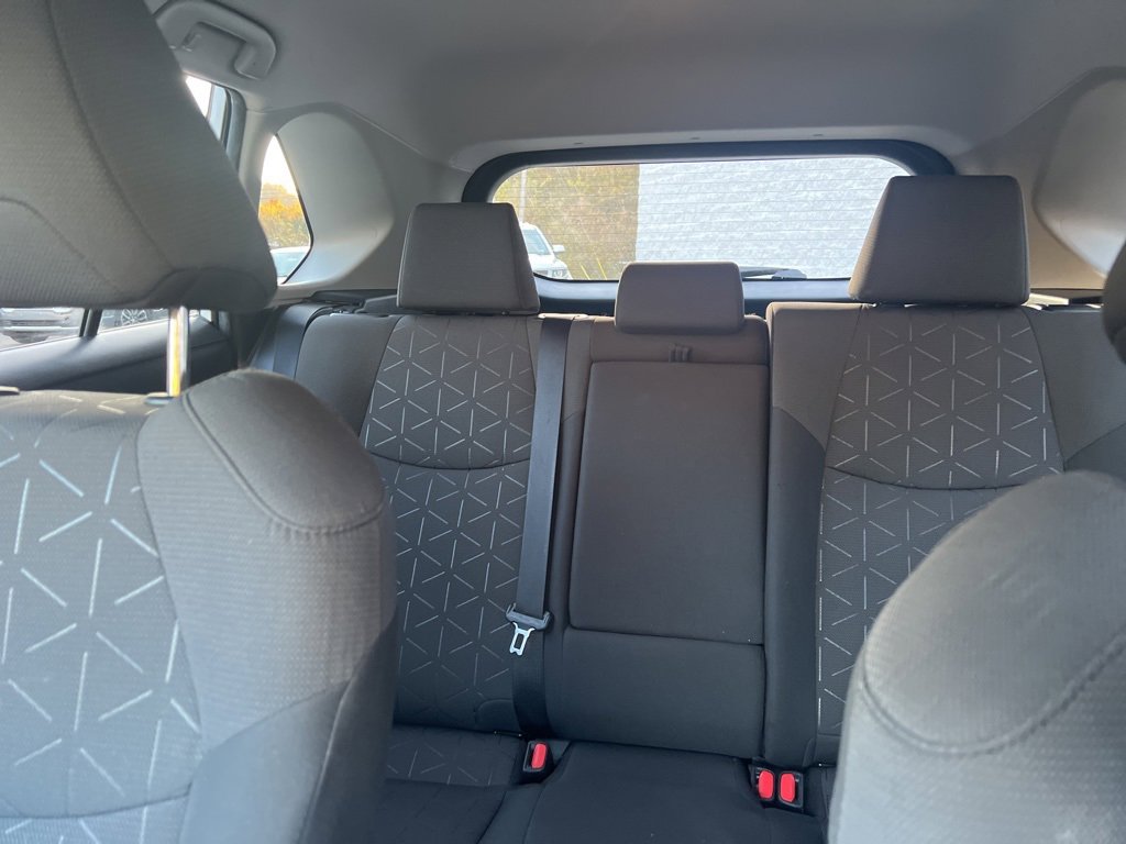 Used 2021 Toyota RAV4 XLE AWD/4WD image 30
