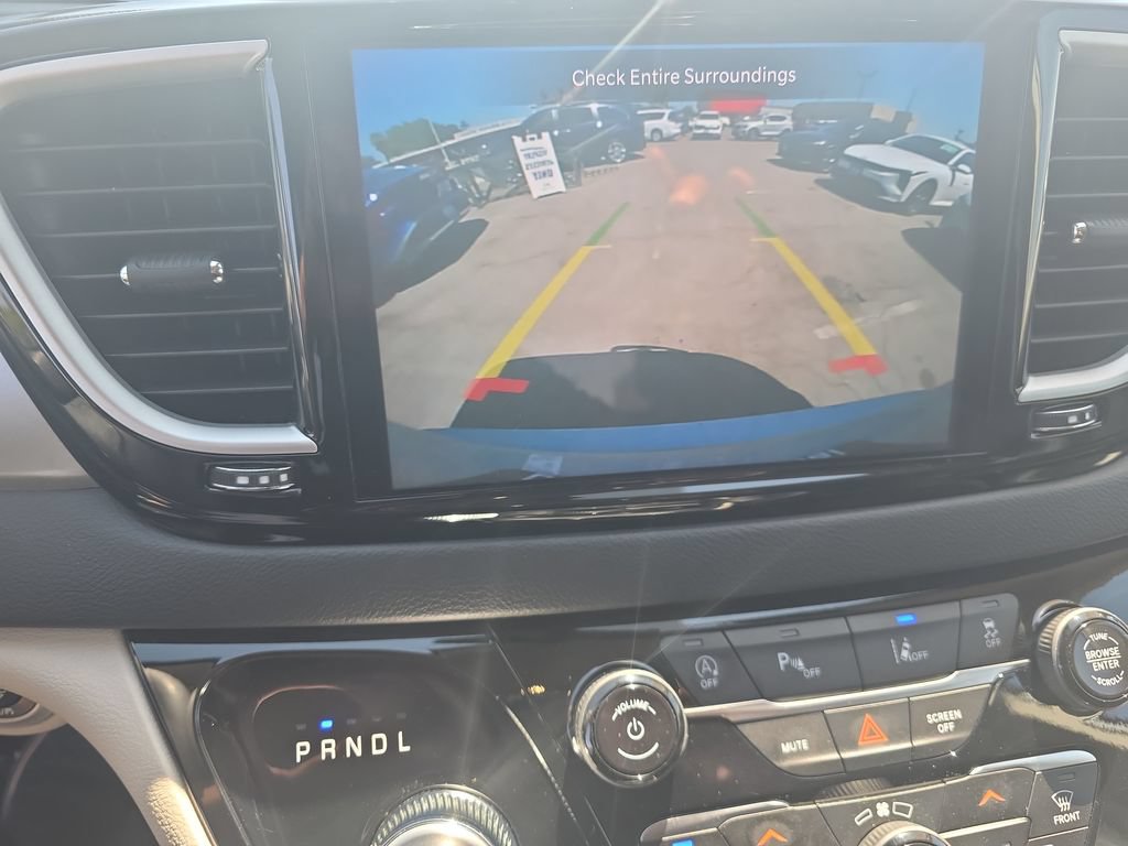Used 2024 Chrysler Pacifica Touring-L FWD image 18
