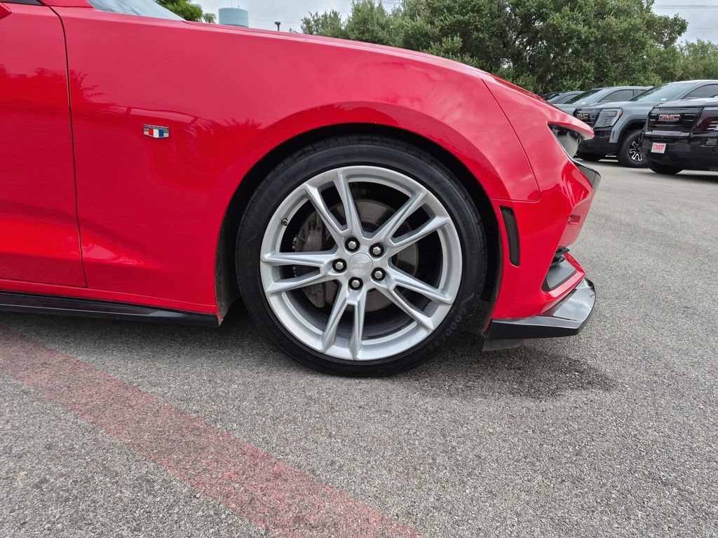 Used 2019 Chevrolet Camaro SS RWD image 15