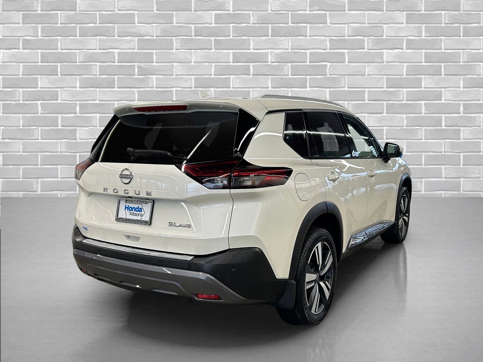 Used 2023 Nissan Rogue SL image 5