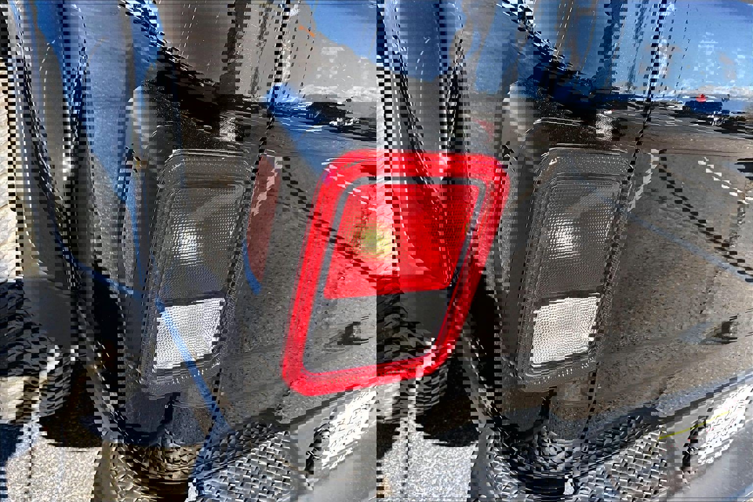 Used 2025 Jeep Gladiator Sport image 24