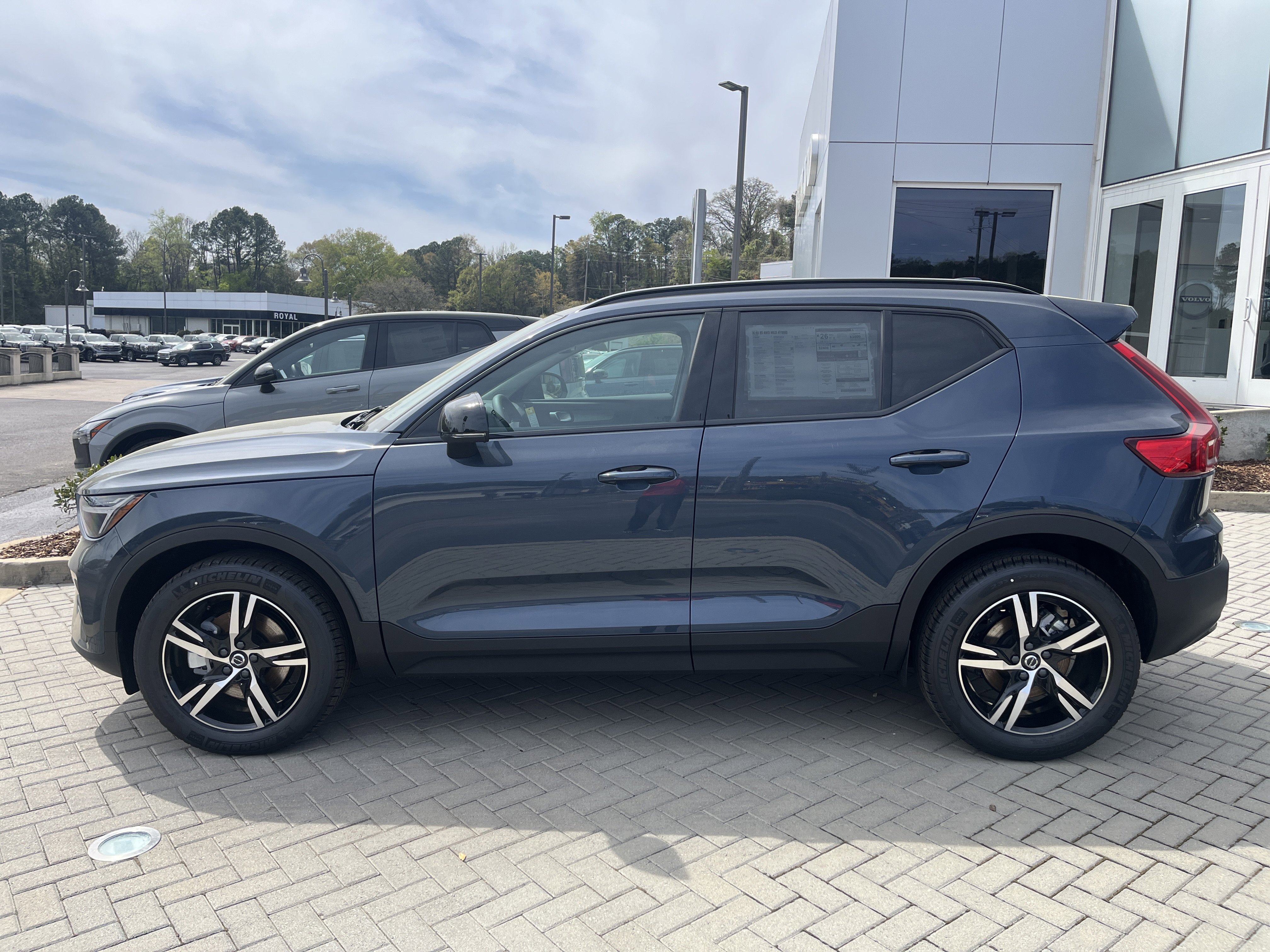 New 2026 Volvo XC40 B5 Core image 2