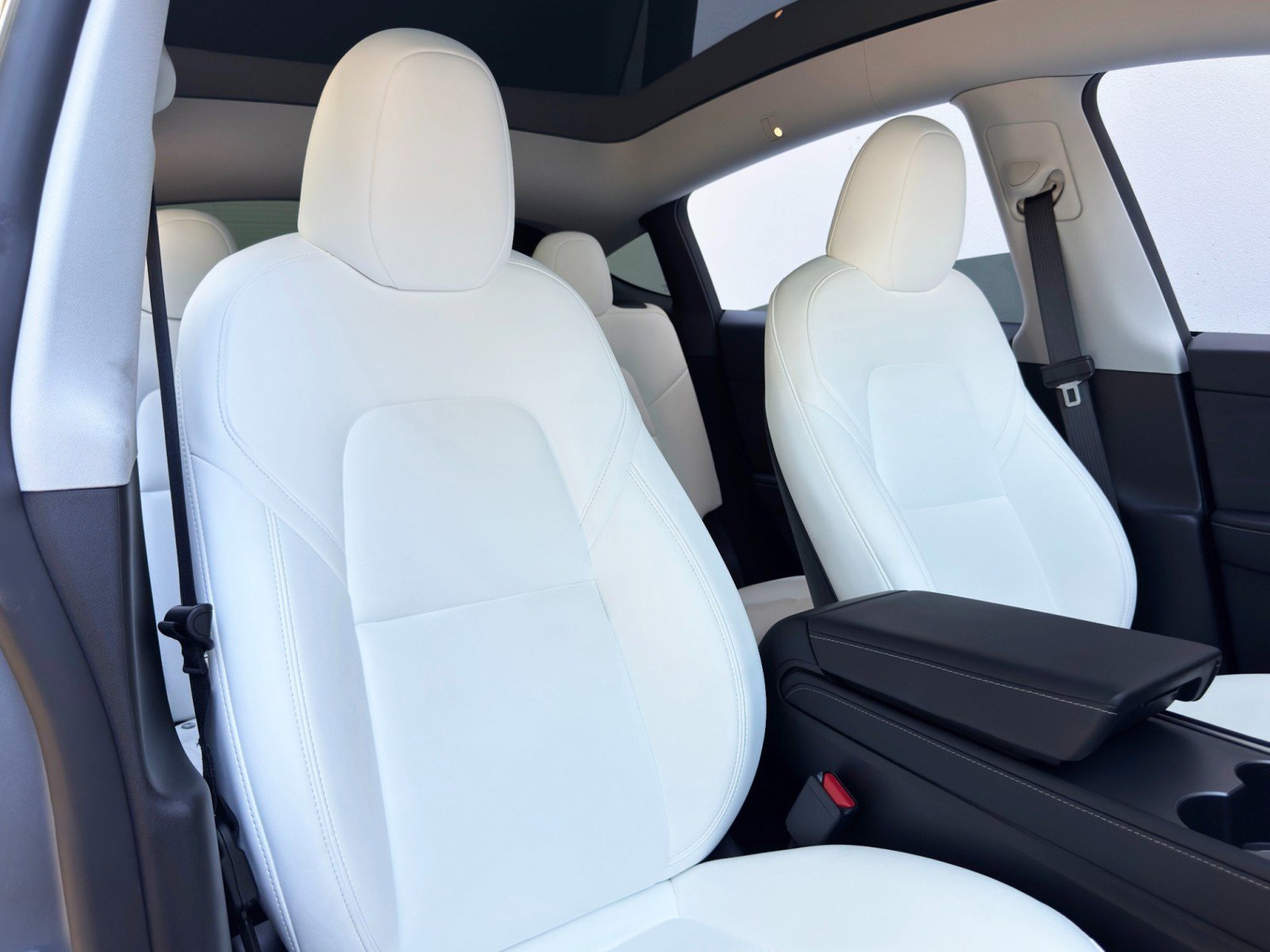 Used 2024 Tesla Model Y Long Range RWD image 37