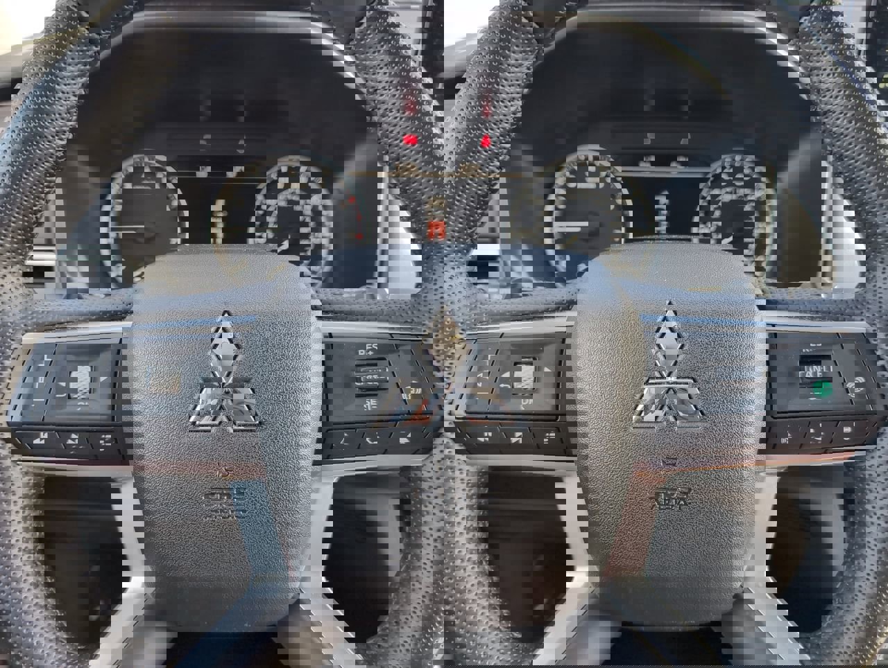 Used 2025 Mitsubishi Outlander Trail Edition image 17