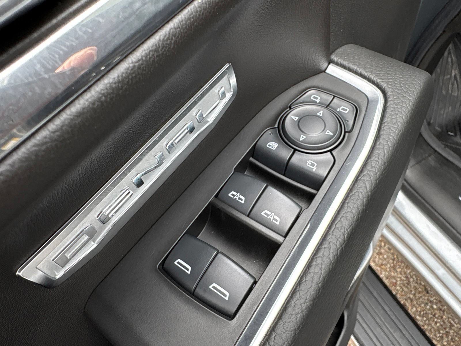 Used 2024 GMC Sierra 1500 Denali w/ Denali Reserve Package AWD/4WD image 13