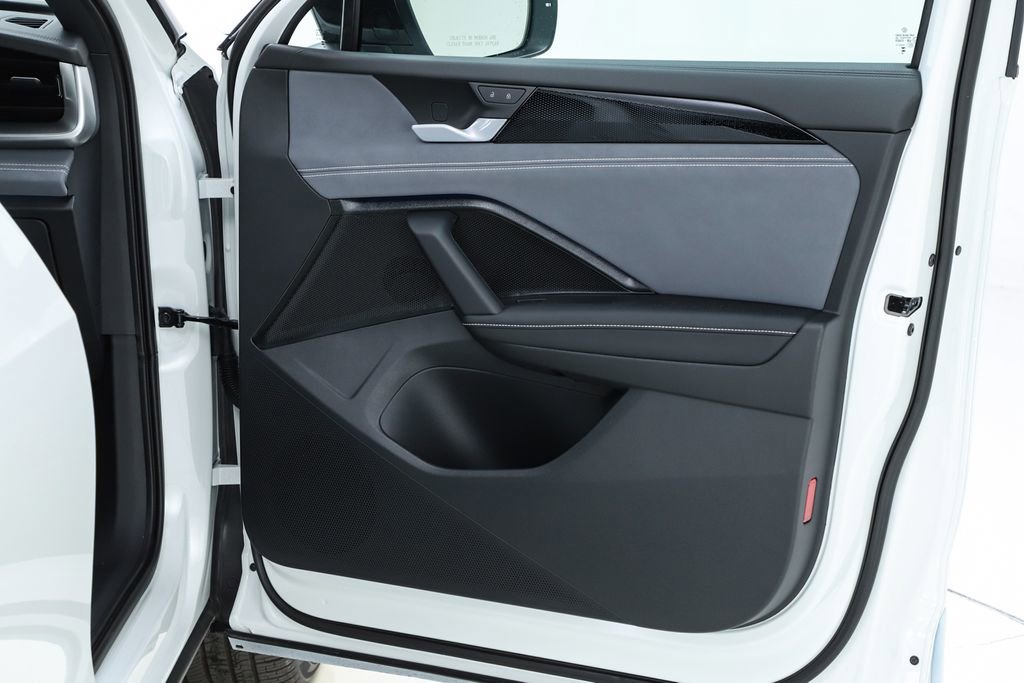 New 2026 Volkswagen Tiguan SE R-Line image 32