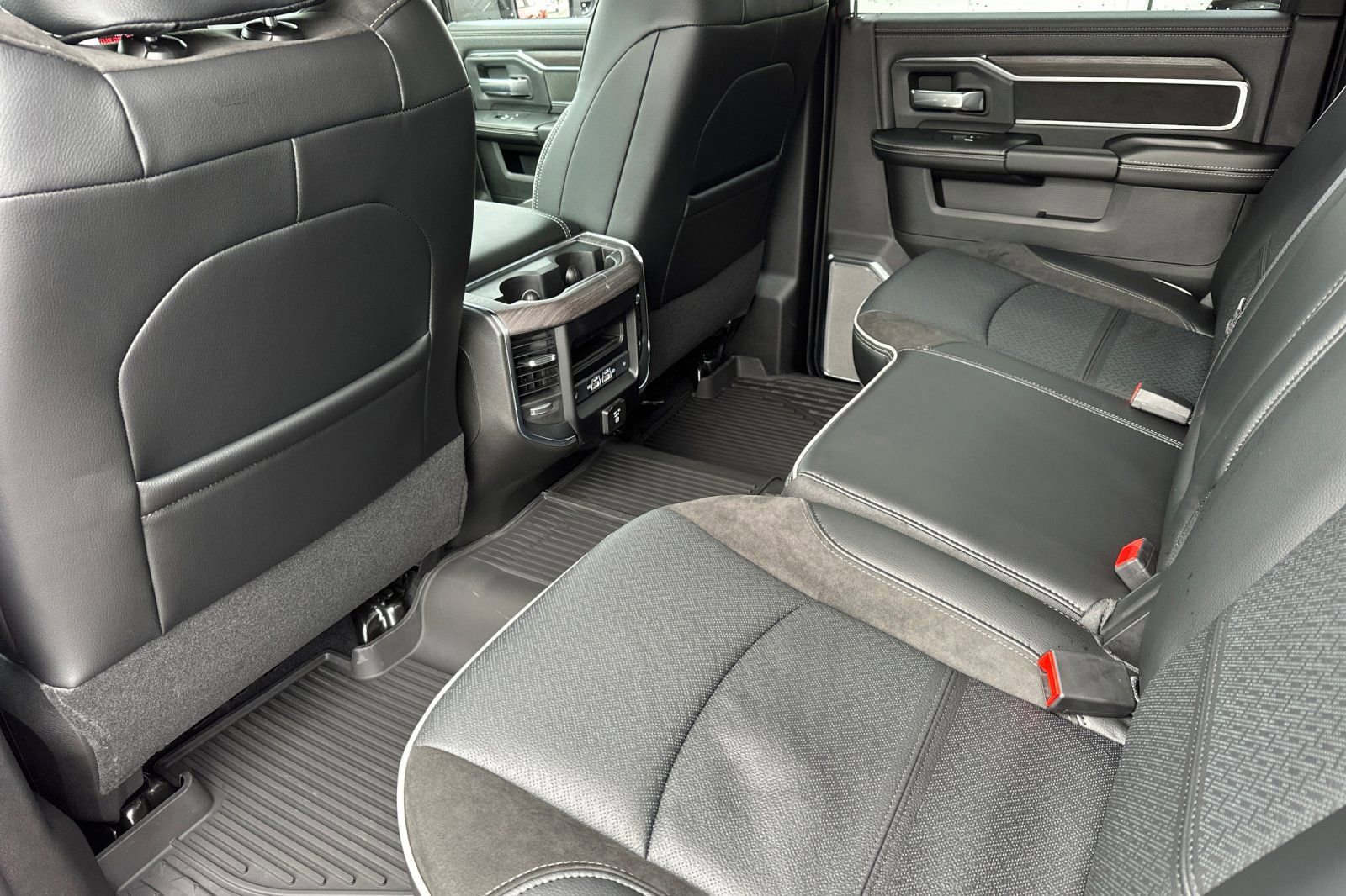 New 2026 RAM 3500 Laramie AWD/4WD image 14
