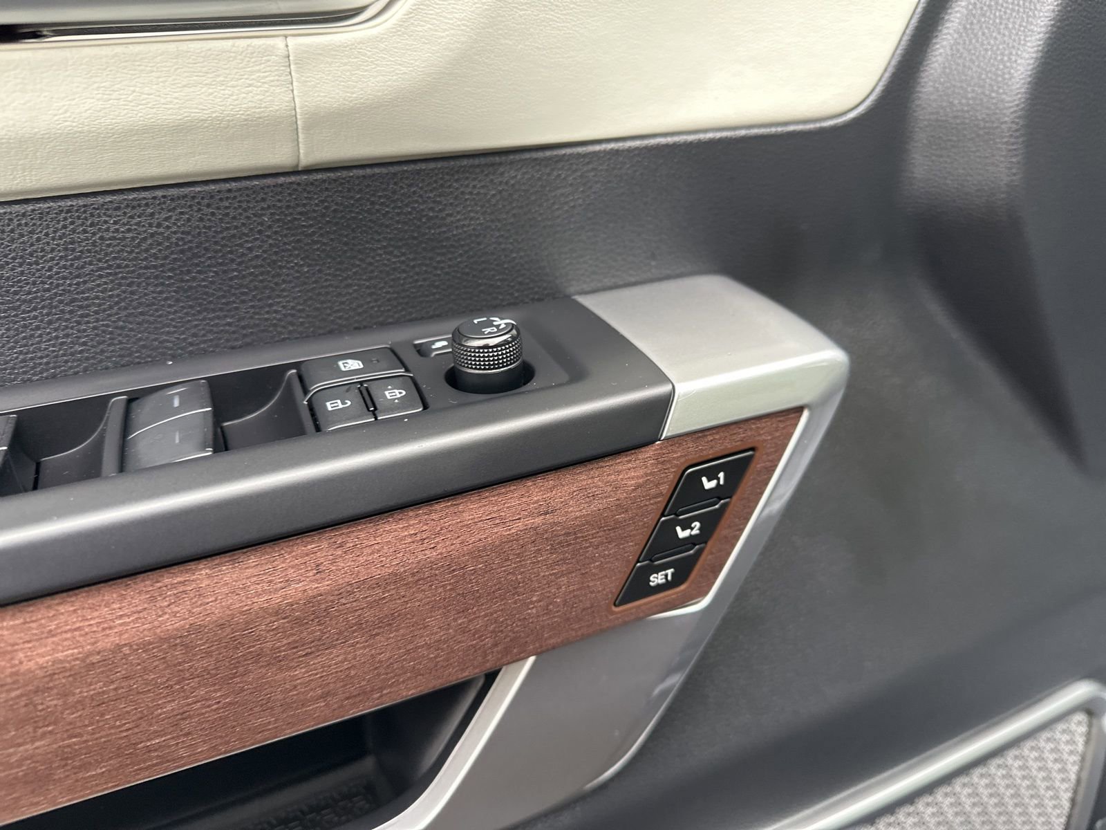 Used 2022 Toyota Tundra Capstone AWD/4WD image 23