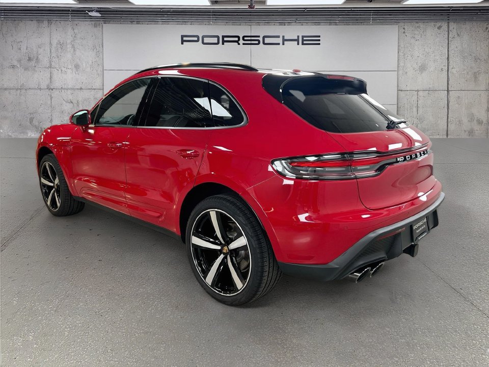 Certified 2026 Porsche Macan AWD/4WD image 3