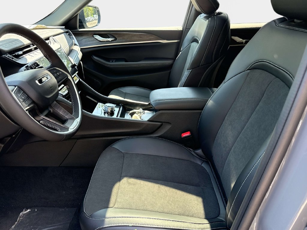 New 2027 Jeep Grand Cherokee Altitude AWD/4WD image 16