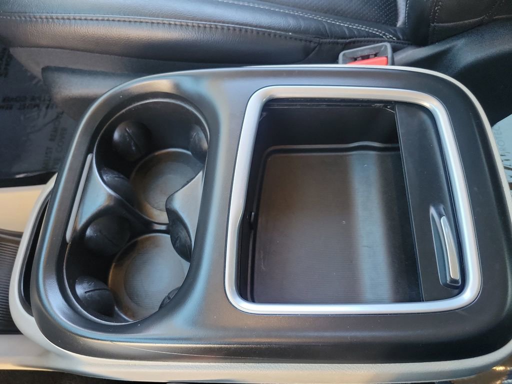 Used 2022 Chrysler Pacifica Touring-L w/ Uconnect Theater Family Group image 13