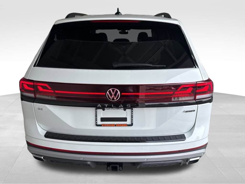 New 2025 Volkswagen Atlas Peak Edition SE image 4