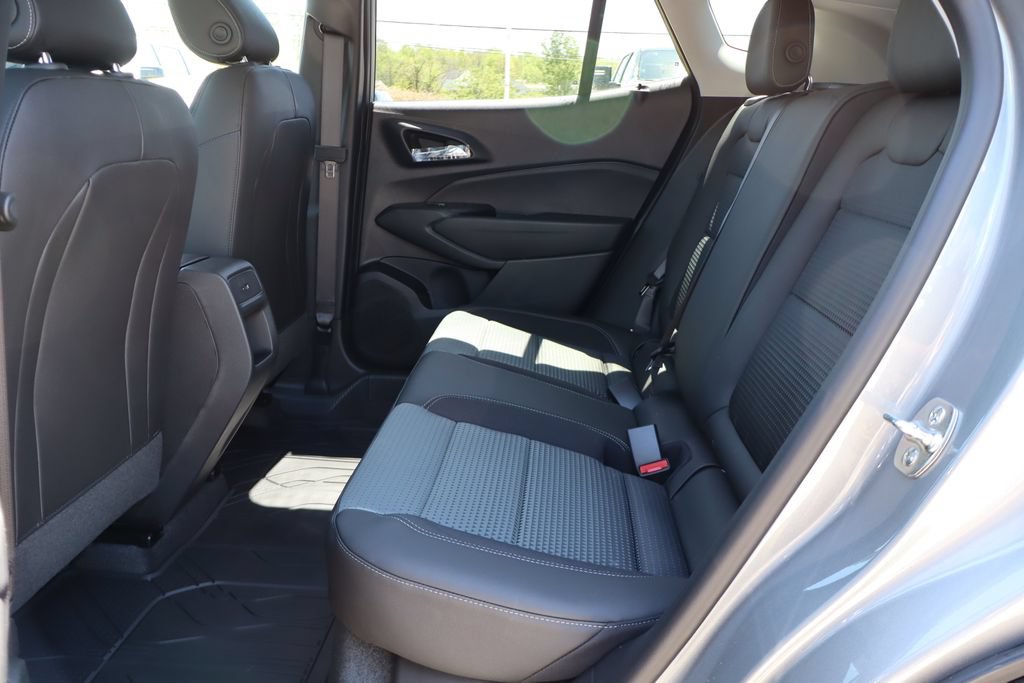 New 2026 Chevrolet Trax LT w/ Sunroof Package FWD image 34