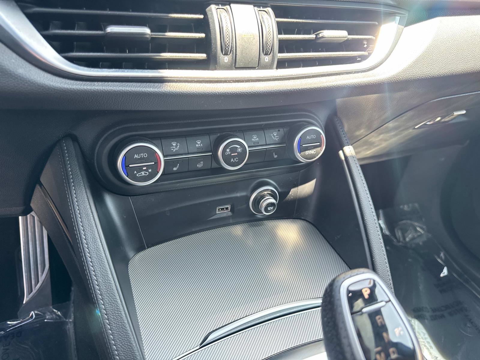 Used 2024 Alfa Romeo Stelvio Ti image 21