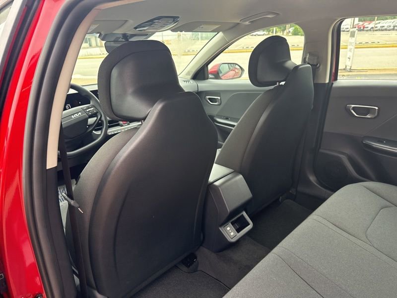 New 2025 Kia K4 LXS image 18