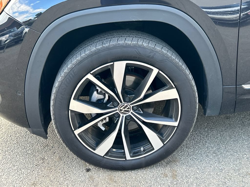 Used 2026 Volkswagen Atlas Cross Sport SEL Premium R-Line AWD/4WD image 8