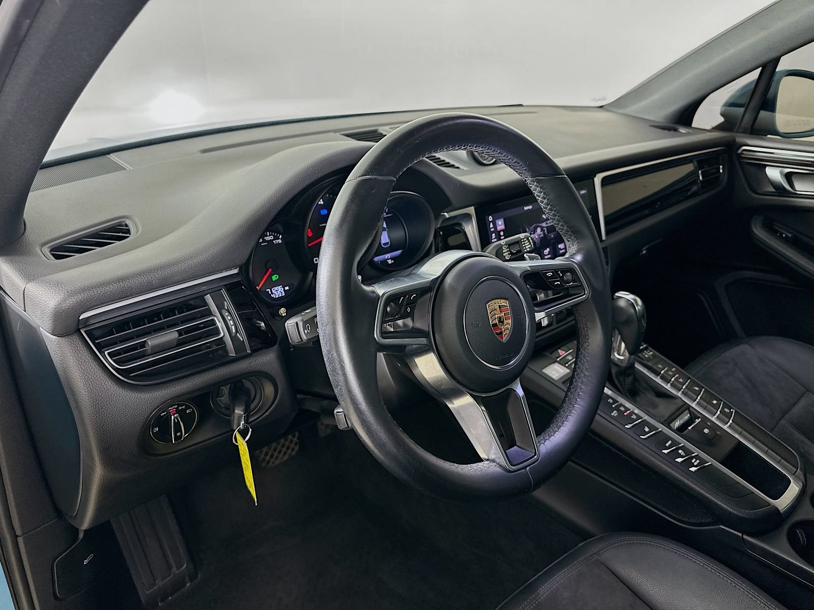 Used 2019 Porsche Macan AWD/4WD image 32