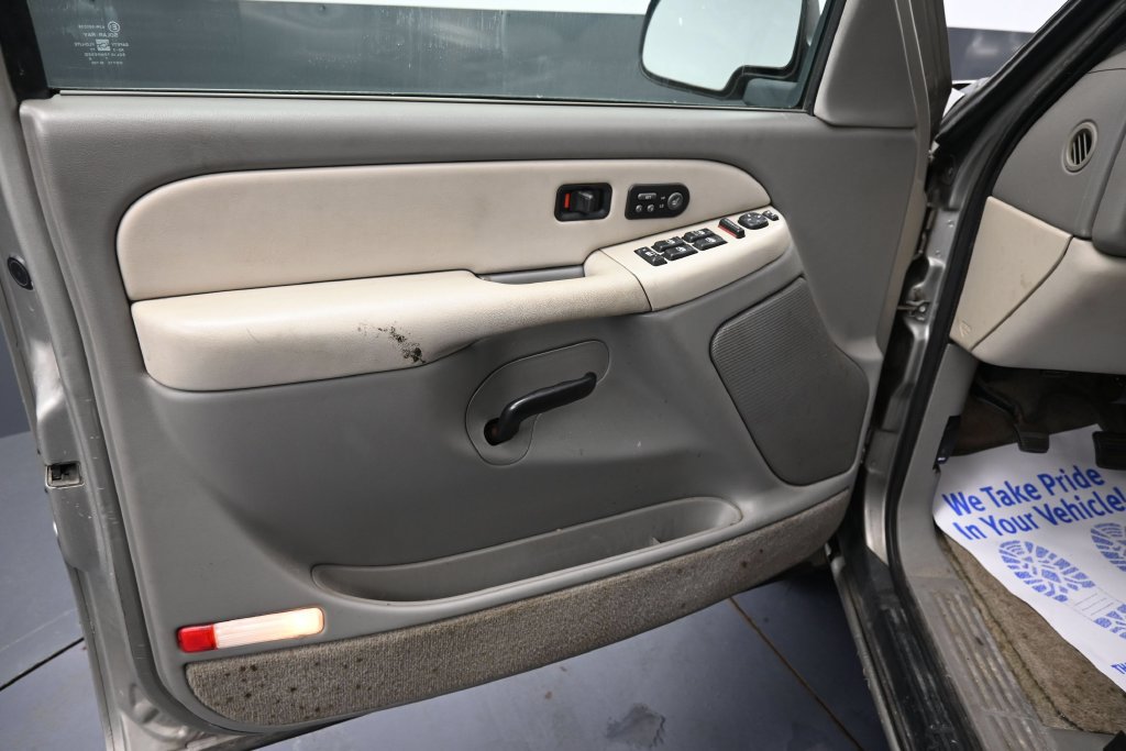 Used 2000 Chevrolet Suburban LT w/ LT Preferred Equipment Group AWD/4WD image 24