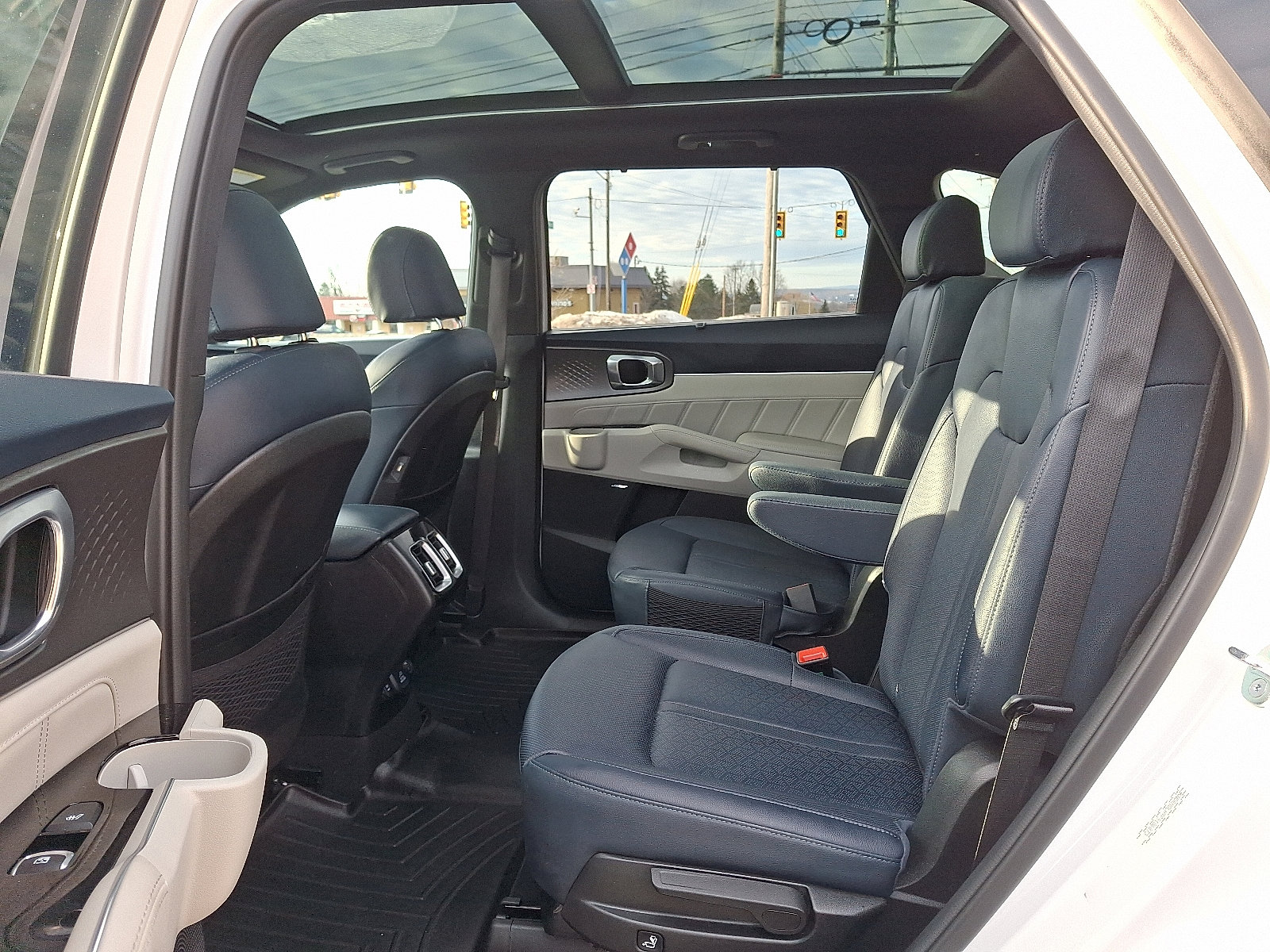 Used 2023 Kia Sorento SX Prestige image 10