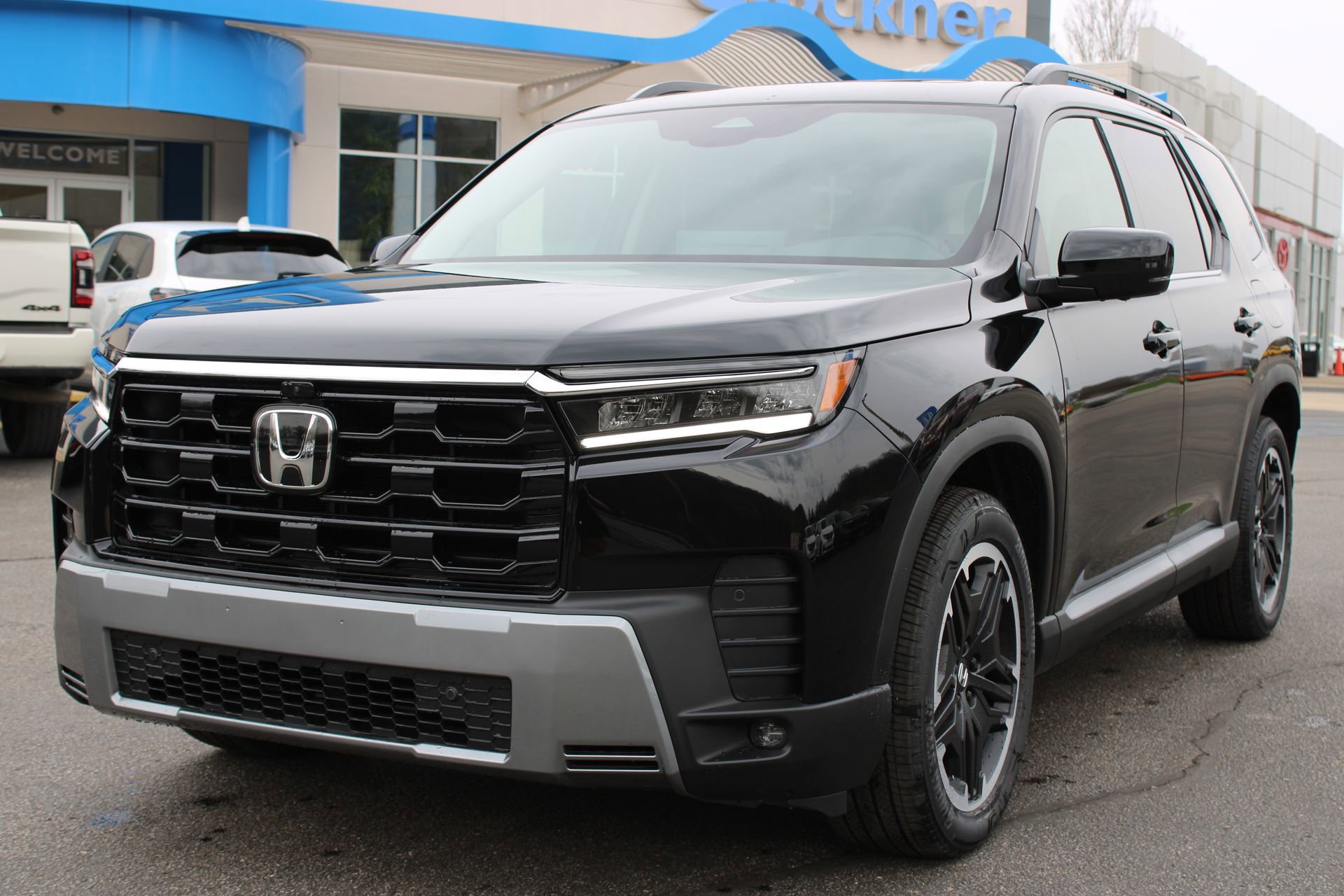 New 2026 Honda Pilot Touring image 2