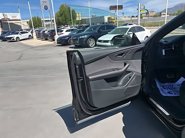 Used 2024 Audi RS Q8 AWD/4WD image 28