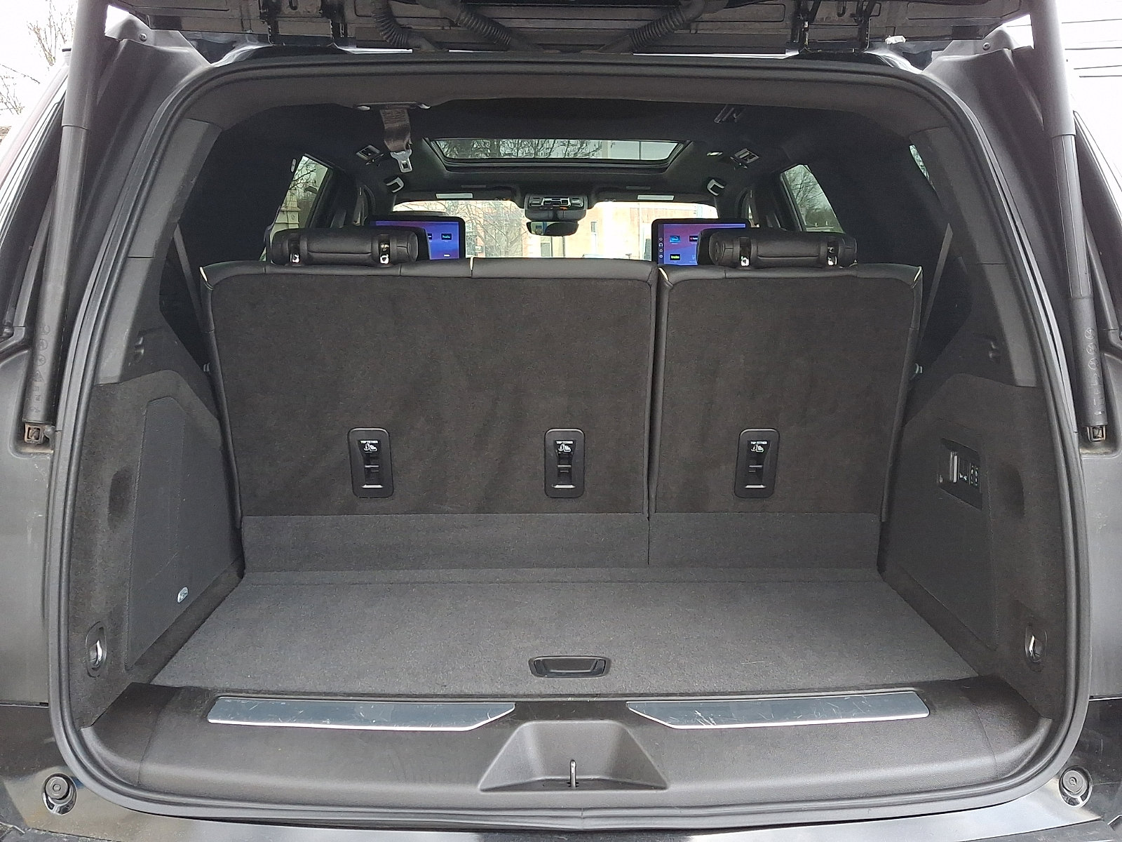 Used 2025 Cadillac Escalade Premium Luxury image 30