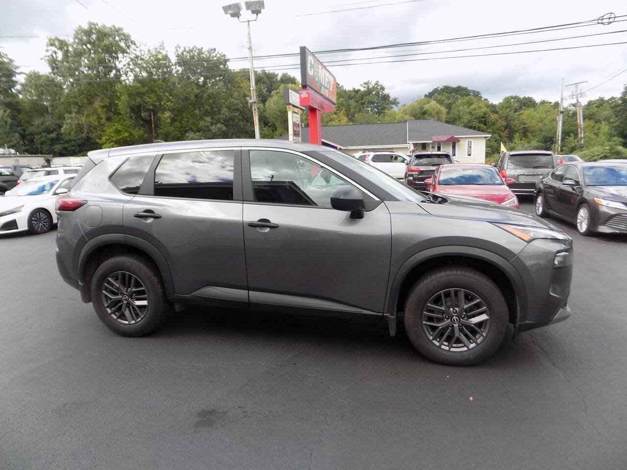 Used 2023 Nissan Rogue S AWD/4WD image 2