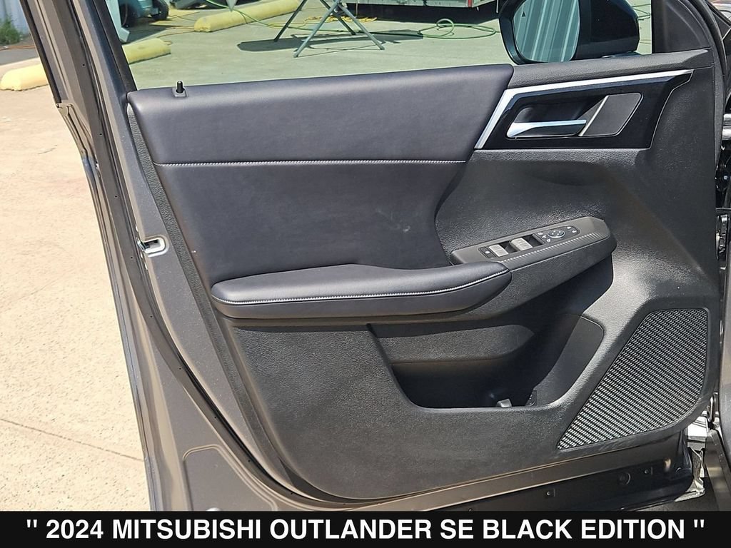 Used 2024 Mitsubishi Outlander SE Black Edition FWD image 14