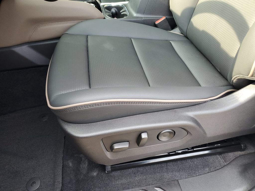 New 2026 GMC Canyon Denali w/ LPO, Black Badging Package AWD/4WD image 15