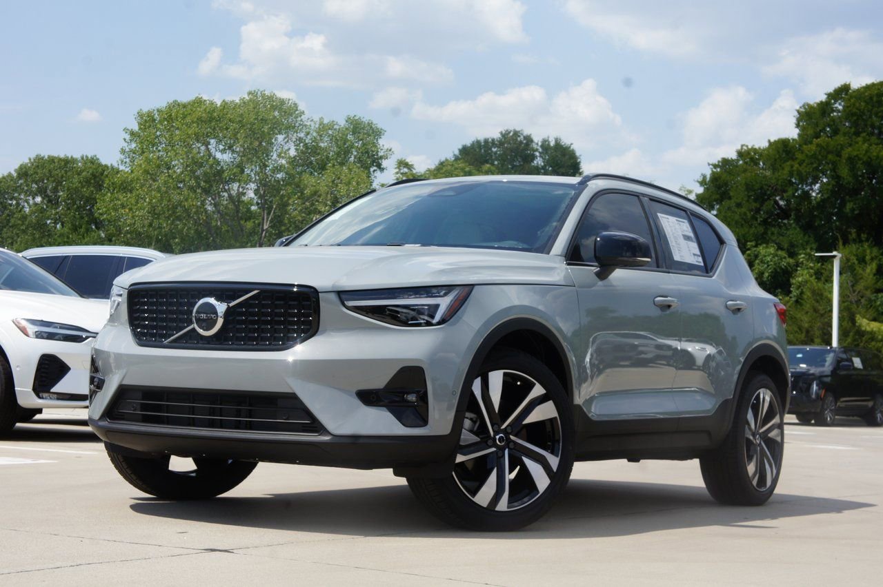 New 2026 Volvo XC40 B5 Ultra w/ Protection Package Premier image 1