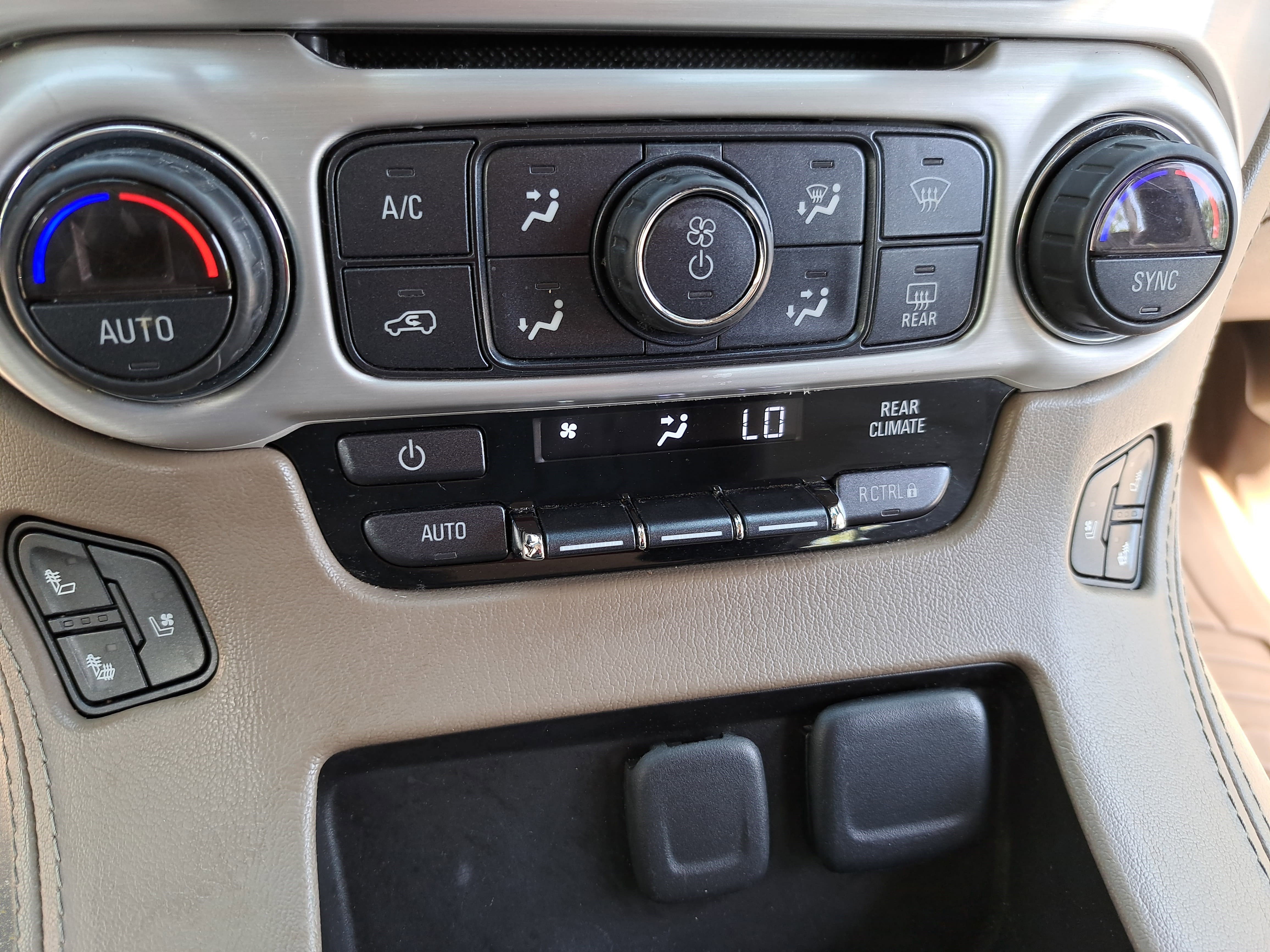 Used 2017 GMC Yukon XL SLT w/ Premium Edition image 25