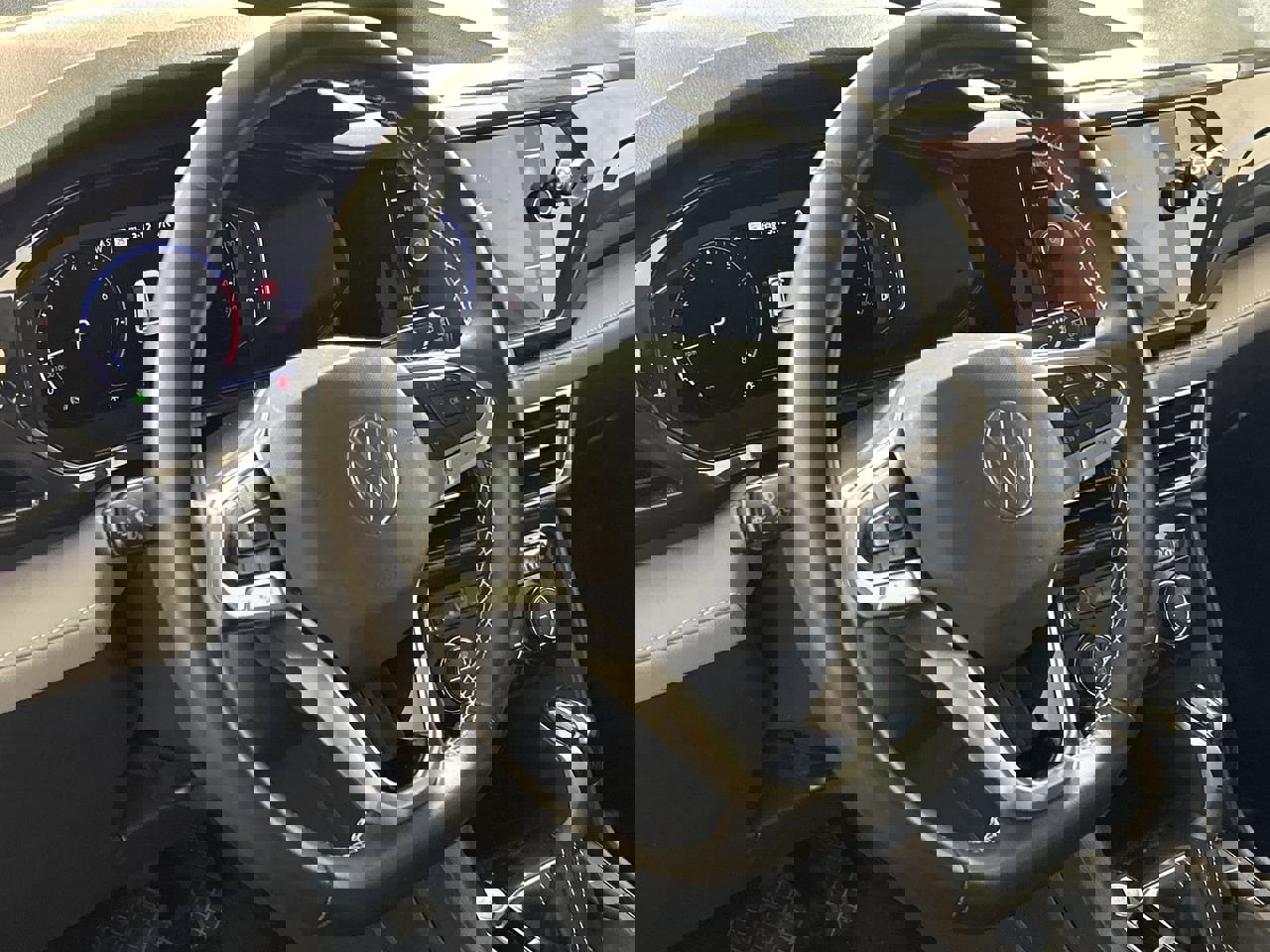 Used 2022 Volkswagen Taos SEL image 14