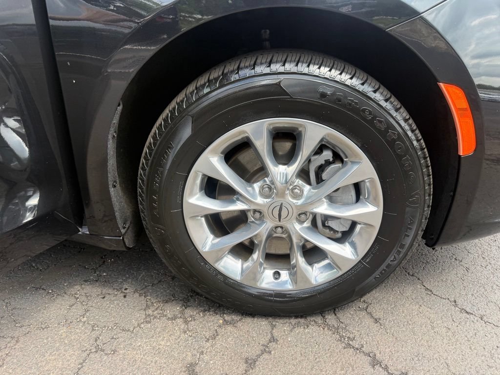 Used 2022 Chrysler Pacifica Touring-L AWD/4WD image 59