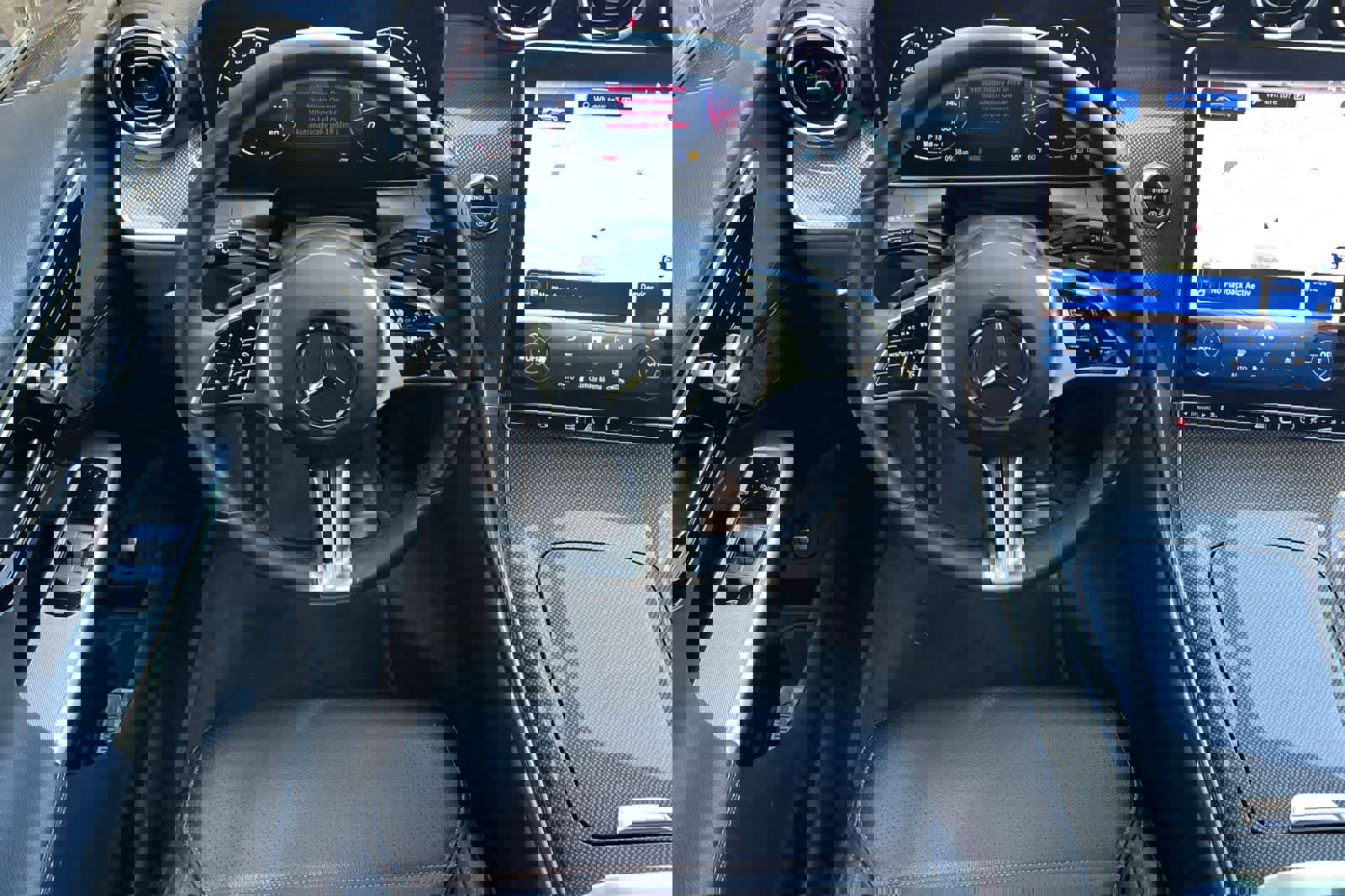 Used 2025 Mercedes-Benz GLC 300 image 16