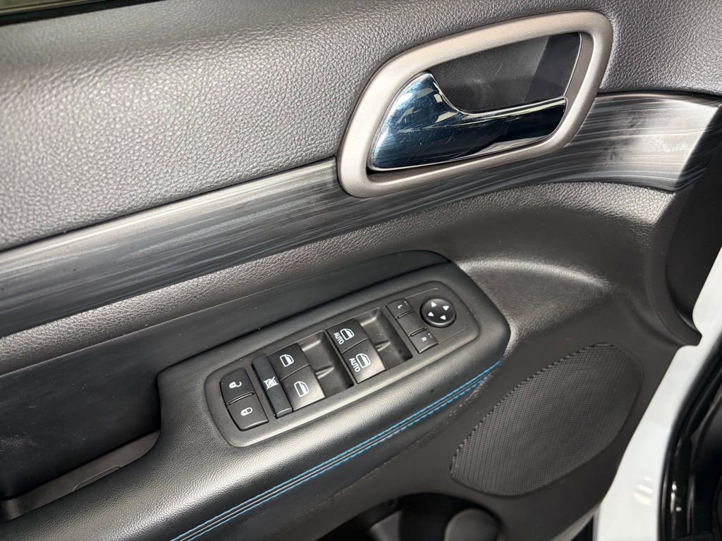 Used 2020 Jeep Grand Cherokee Laredo AWD/4WD image 15
