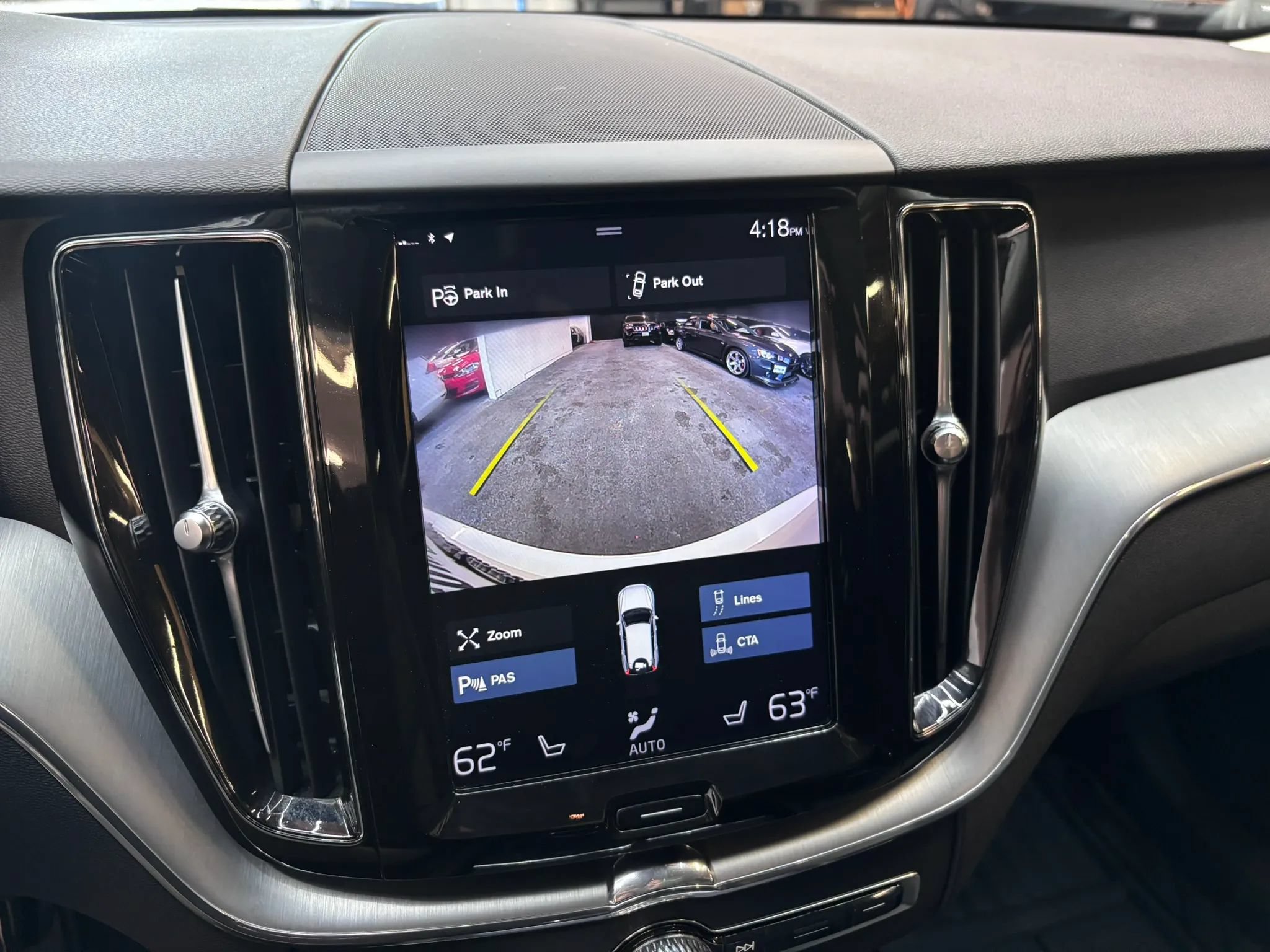 Used 2018 Volvo XC60 T6 Momentum w/ Vision Package AWD/4WD image 16