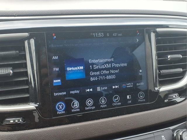 Used 2017 Chrysler Pacifica Touring w/ Tire & Wheel Group FWD image 8