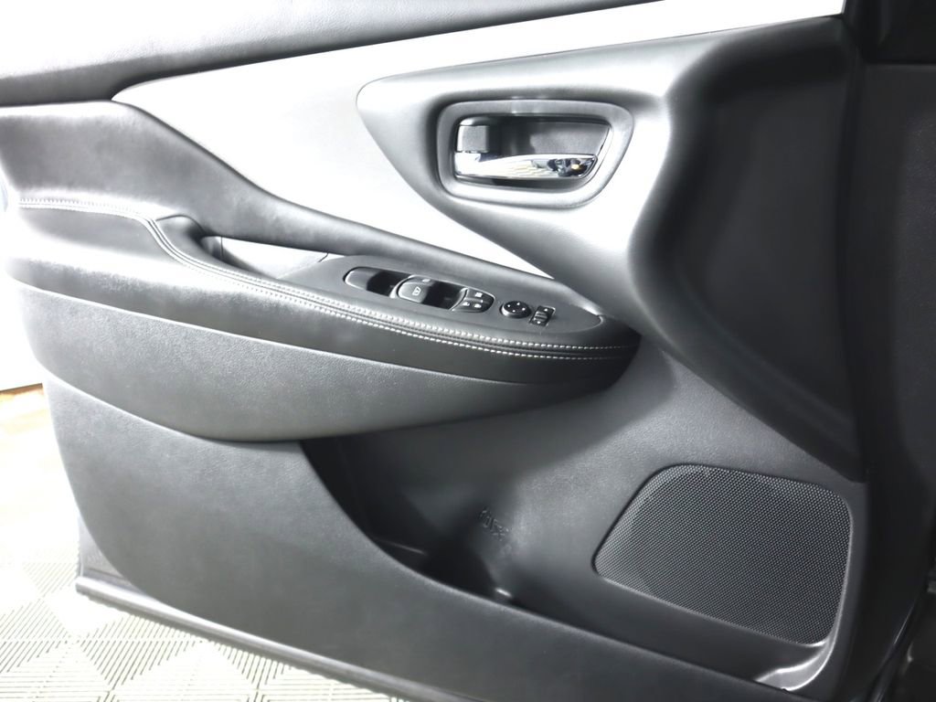 Used 2020 Nissan Murano S w/ Technology Package AWD/4WD image 16