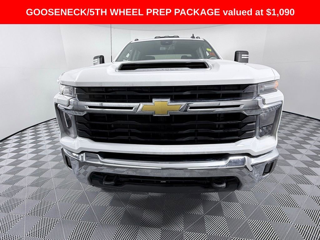 Used 2024 Chevrolet Silverado 2500 LT w/ Convenience Package image 3