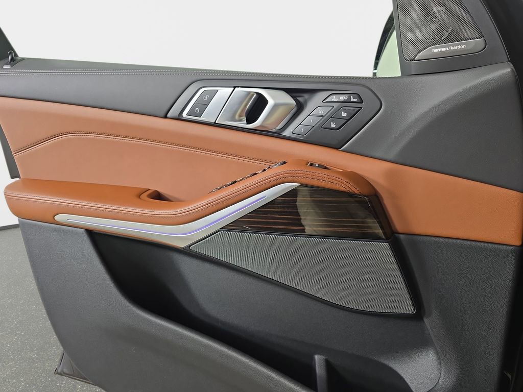 New 2026 BMW X7 M60i image 24