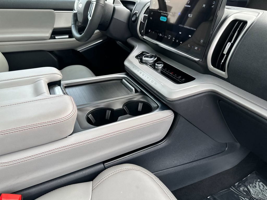 Certified 2025 Ford Expedition Active image 16