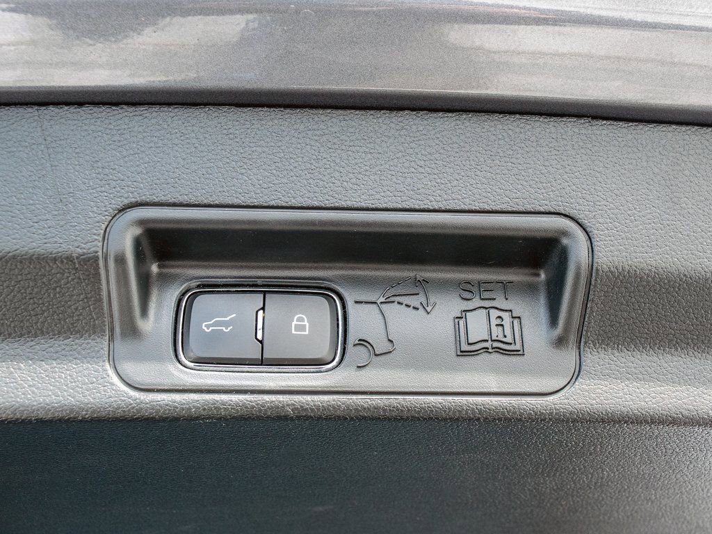 Used 2022 Ford Explorer XLT image 7