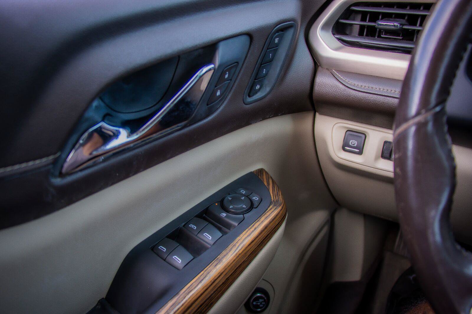 Used 2019 GMC Acadia Denali w/ Technology Package FWD image 14