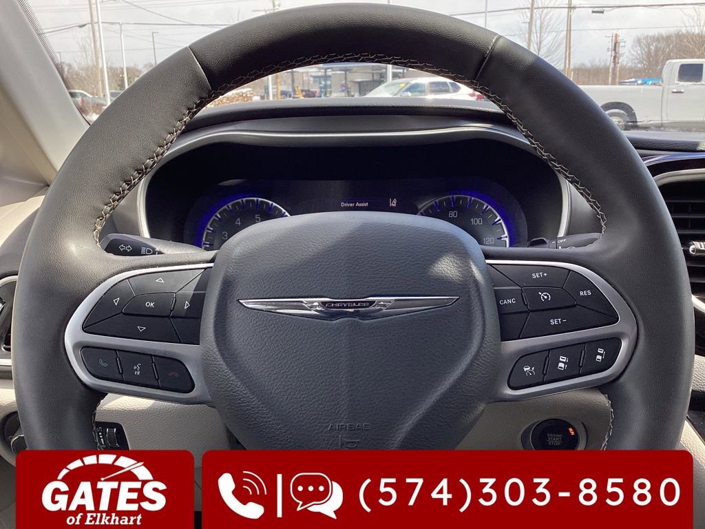 Used 2023 Chrysler Pacifica Touring-L FWD image 30
