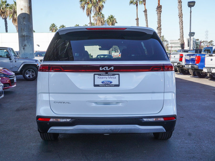 Certified 2023 Kia Carnival LX FWD image 6