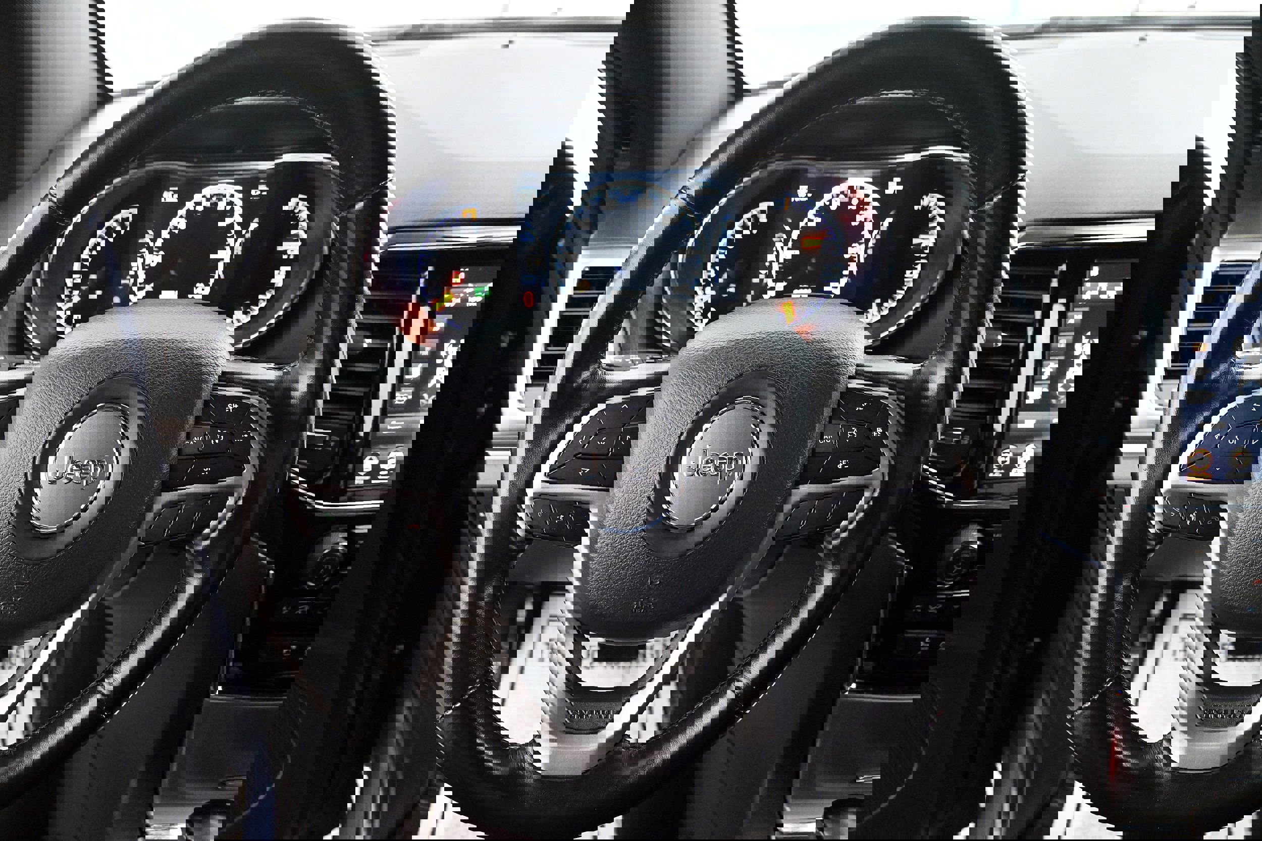 Used 2020 Jeep Grand Cherokee Limited w/ Premium Lighting Group image 6