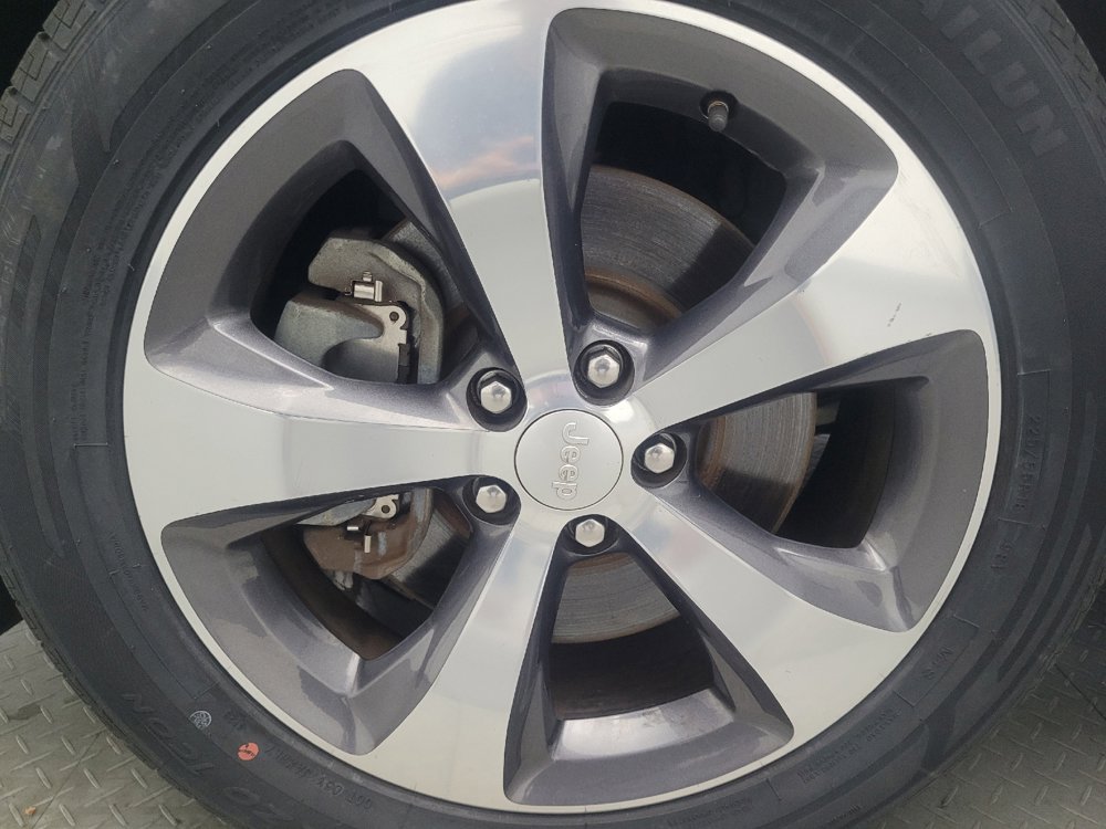 Used 2019 Jeep Cherokee Limited w/ Technology Group FWD image 31
