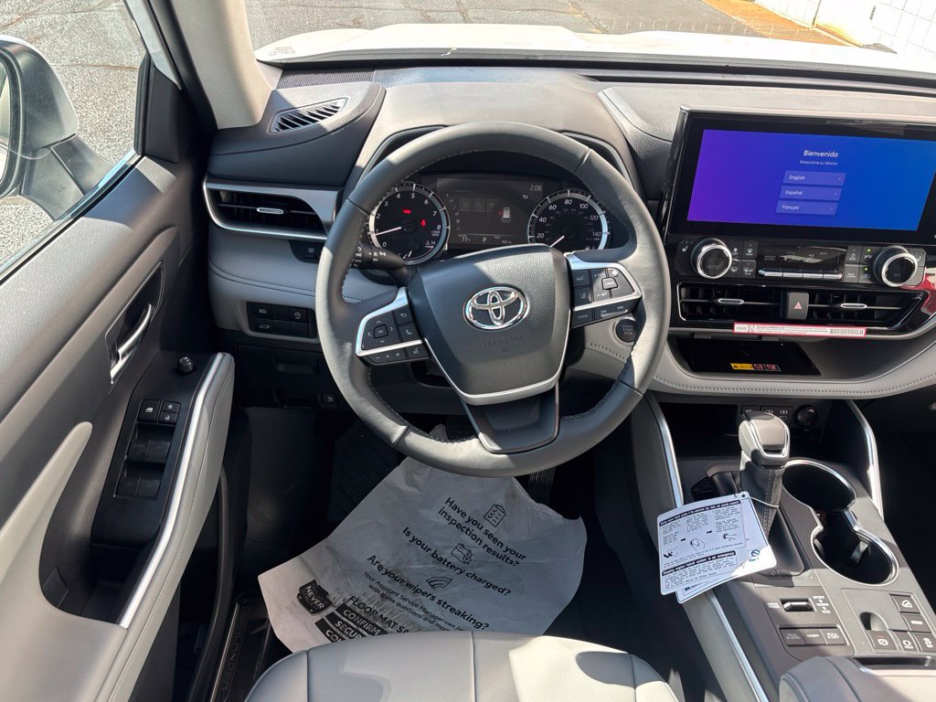 New 2026 Toyota Highlander XLE AWD/4WD image 3