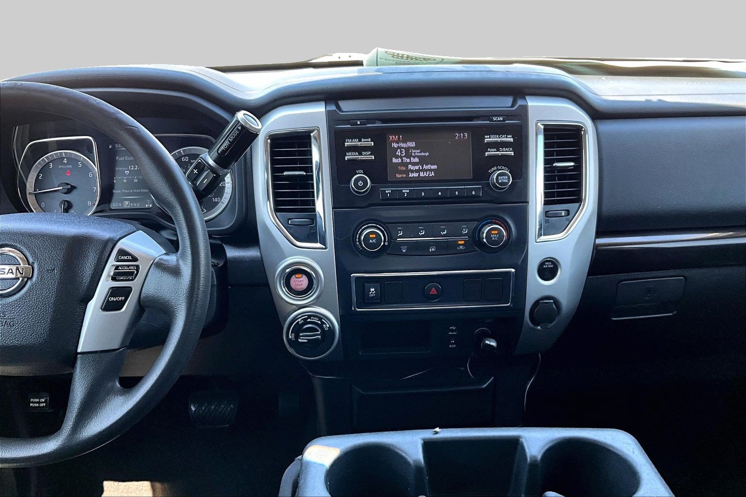Used 2017 Nissan Titan SV AWD/4WD image 6